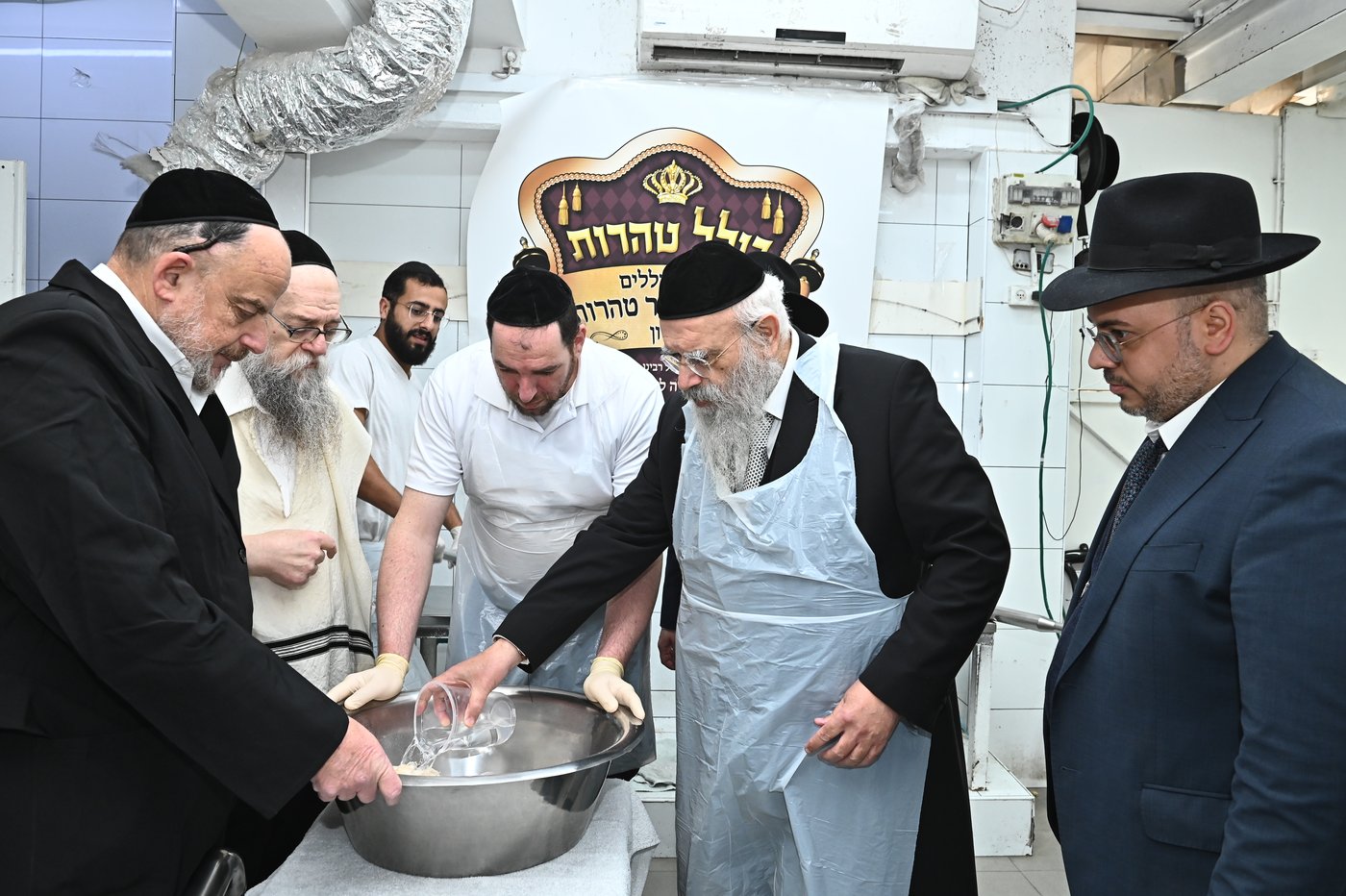 הגר"נ זכריהו באפיית מצות