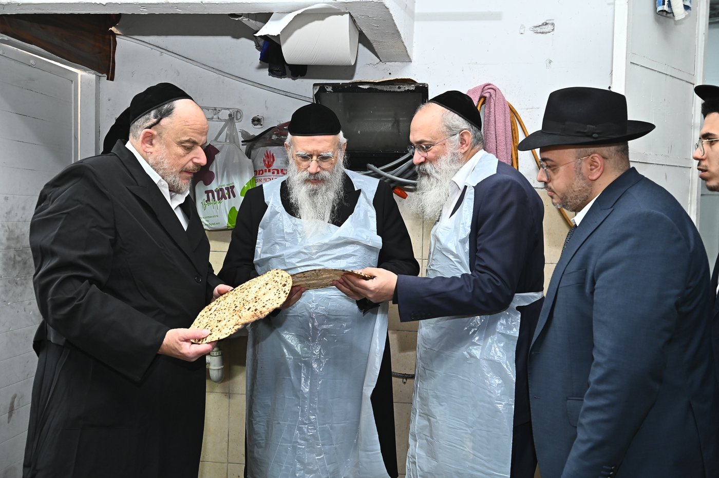 הגר"נ זכריהו באפיית מצות