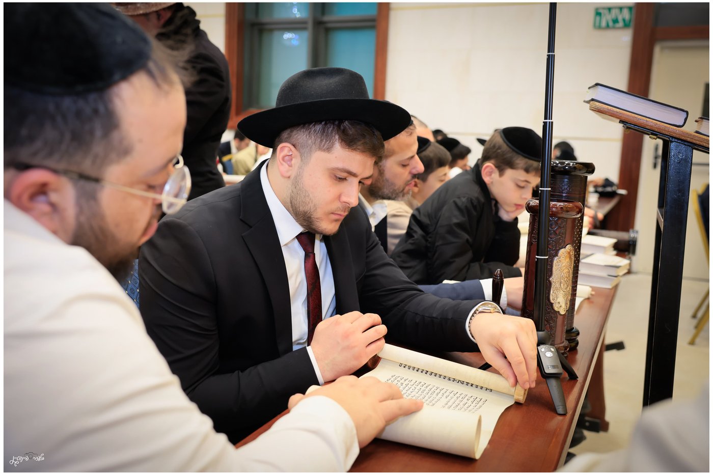 הגאון הרב יגאל כהן בקריאת המגילה