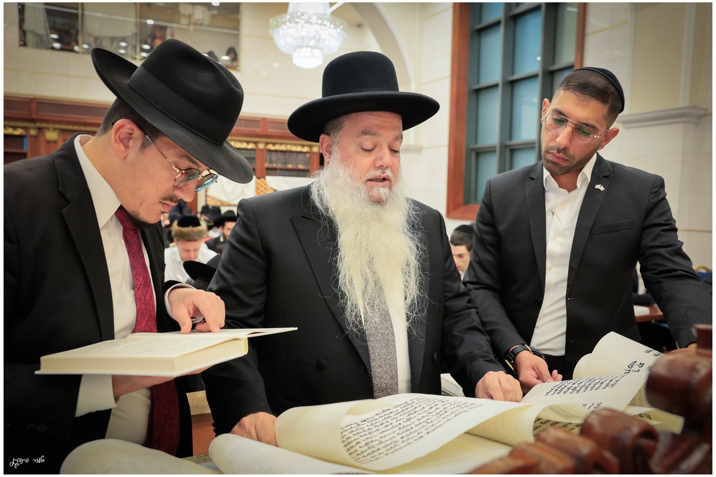 הגאון הרב יגאל כהן בקריאת המגילה