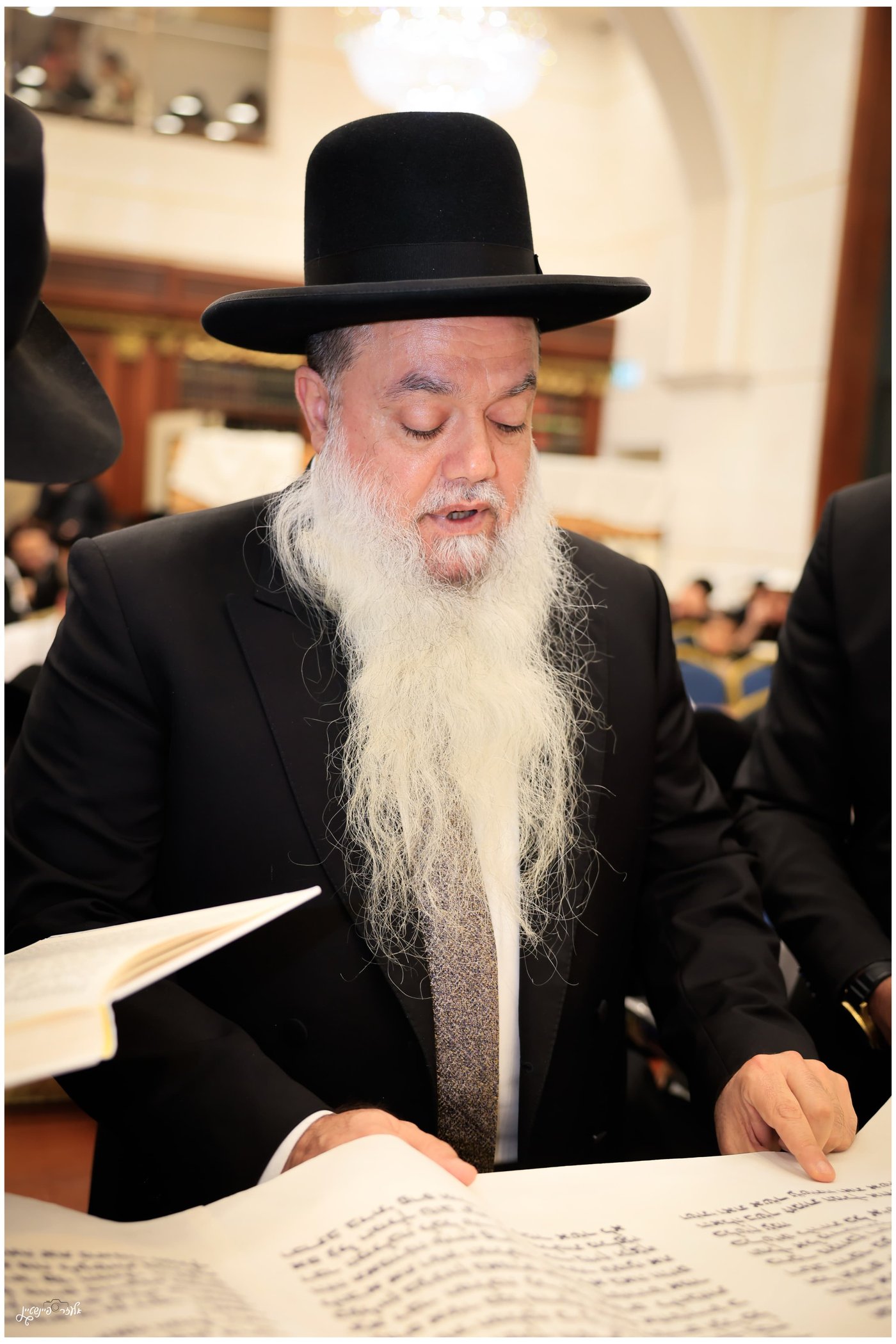 הגאון הרב יגאל כהן בקריאת המגילה