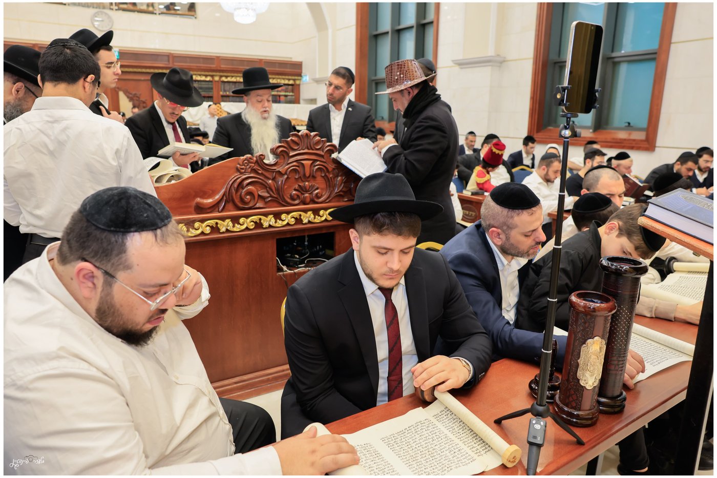 הגאון הרב יגאל כהן בקריאת המגילה