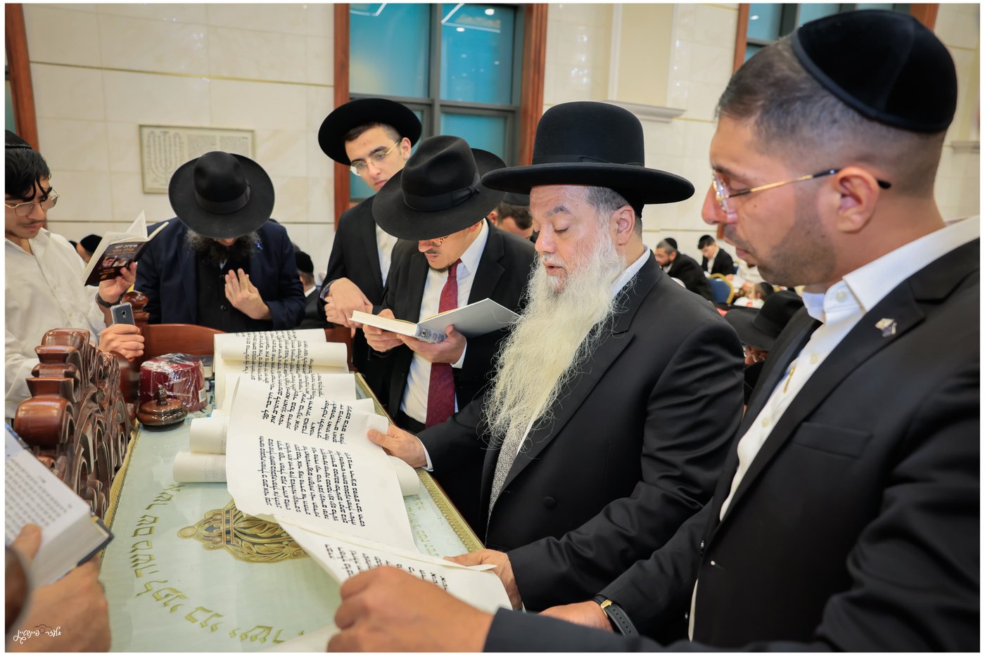 הגאון הרב יגאל כהן בקריאת המגילה