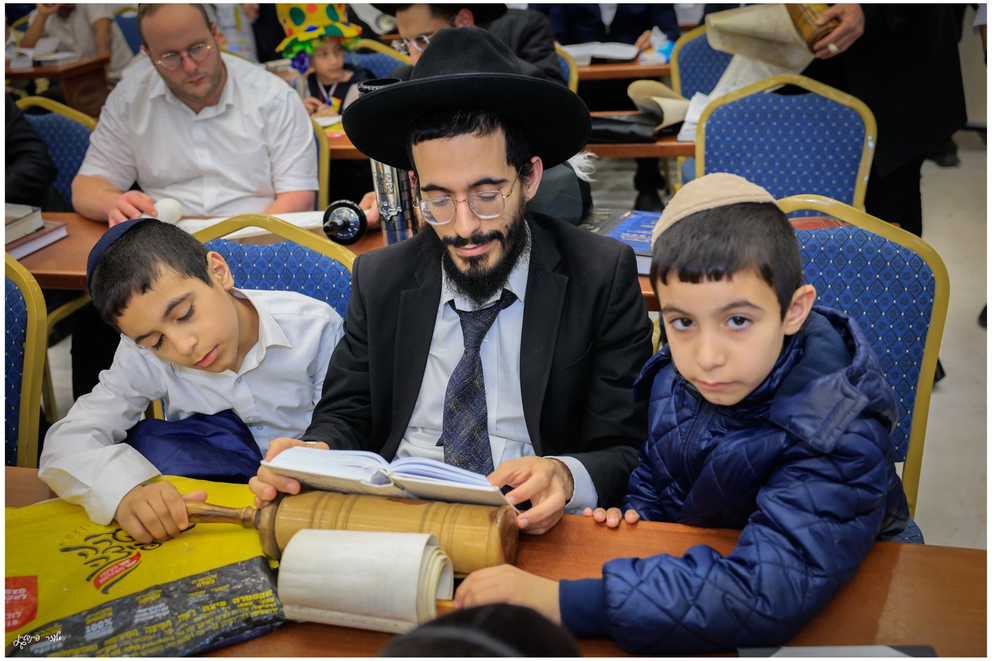 הגאון הרב יגאל כהן בקריאת המגילה