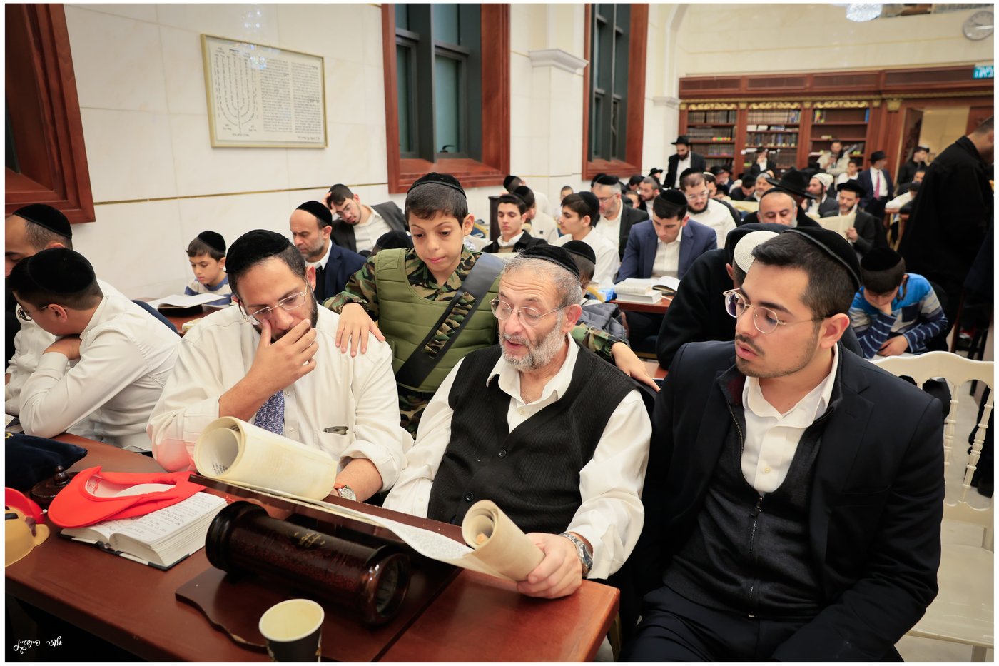 הגאון הרב יגאל כהן בקריאת המגילה