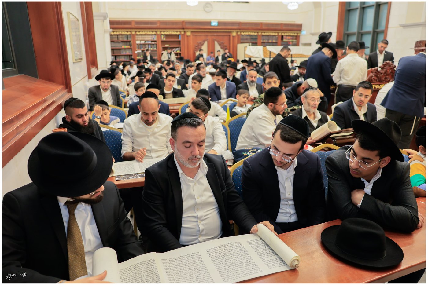 הגאון הרב יגאל כהן בקריאת המגילה