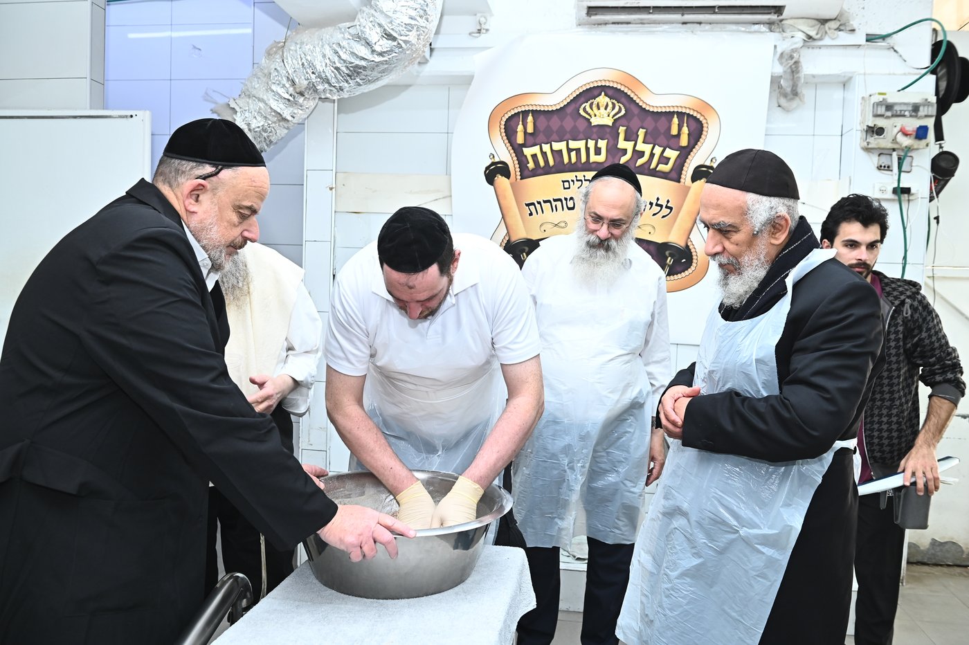 הגר"י רצאבי באפיית מצות