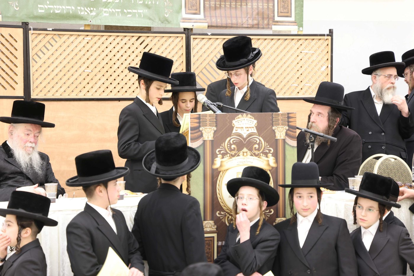 מעמד כבוד התורה בישיבת 'דרכי חיים' צאנז ירושלים