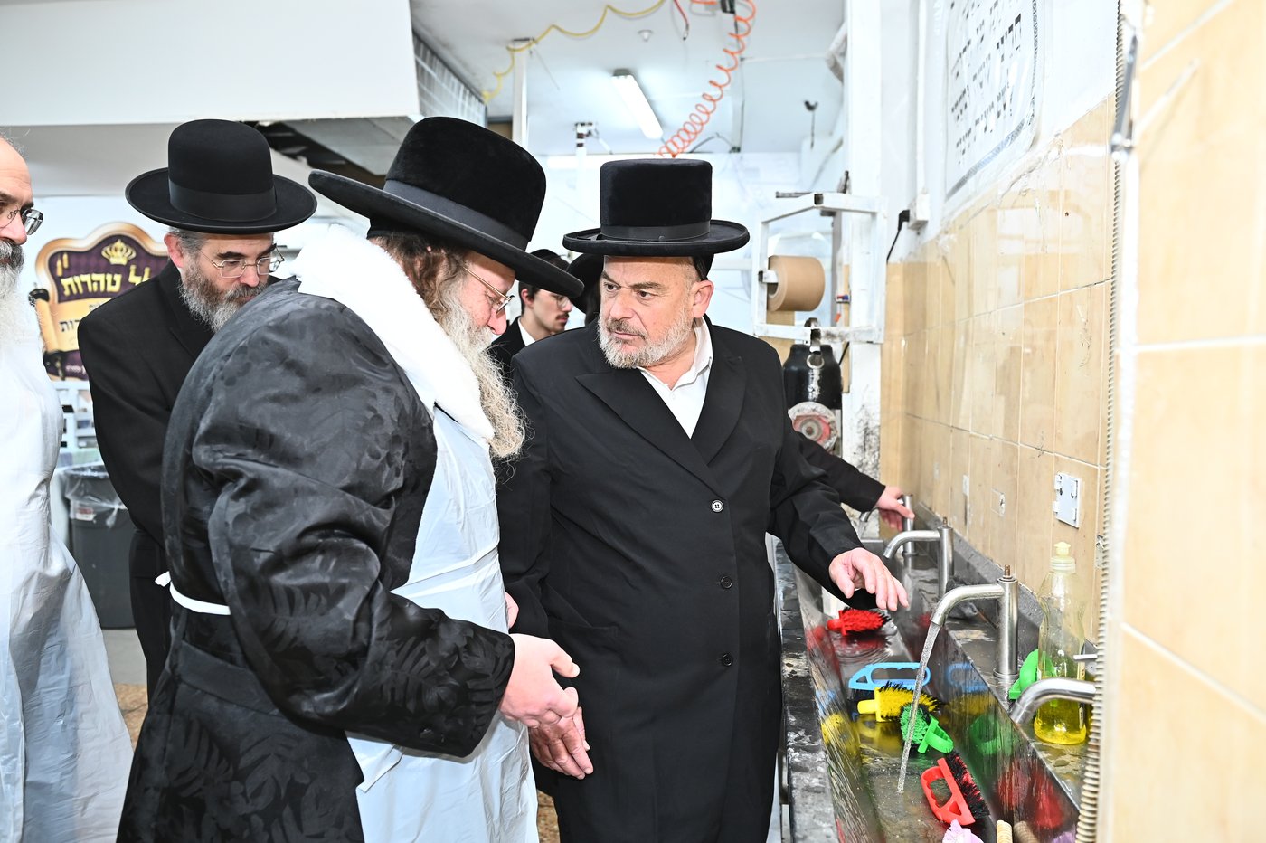 האדמו"ר מקוזמיר באפיית מצות