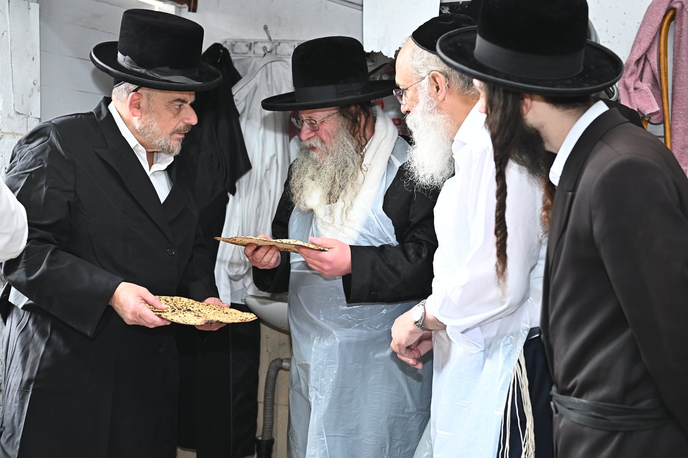 האדמו"ר מקוזמיר באפיית מצות