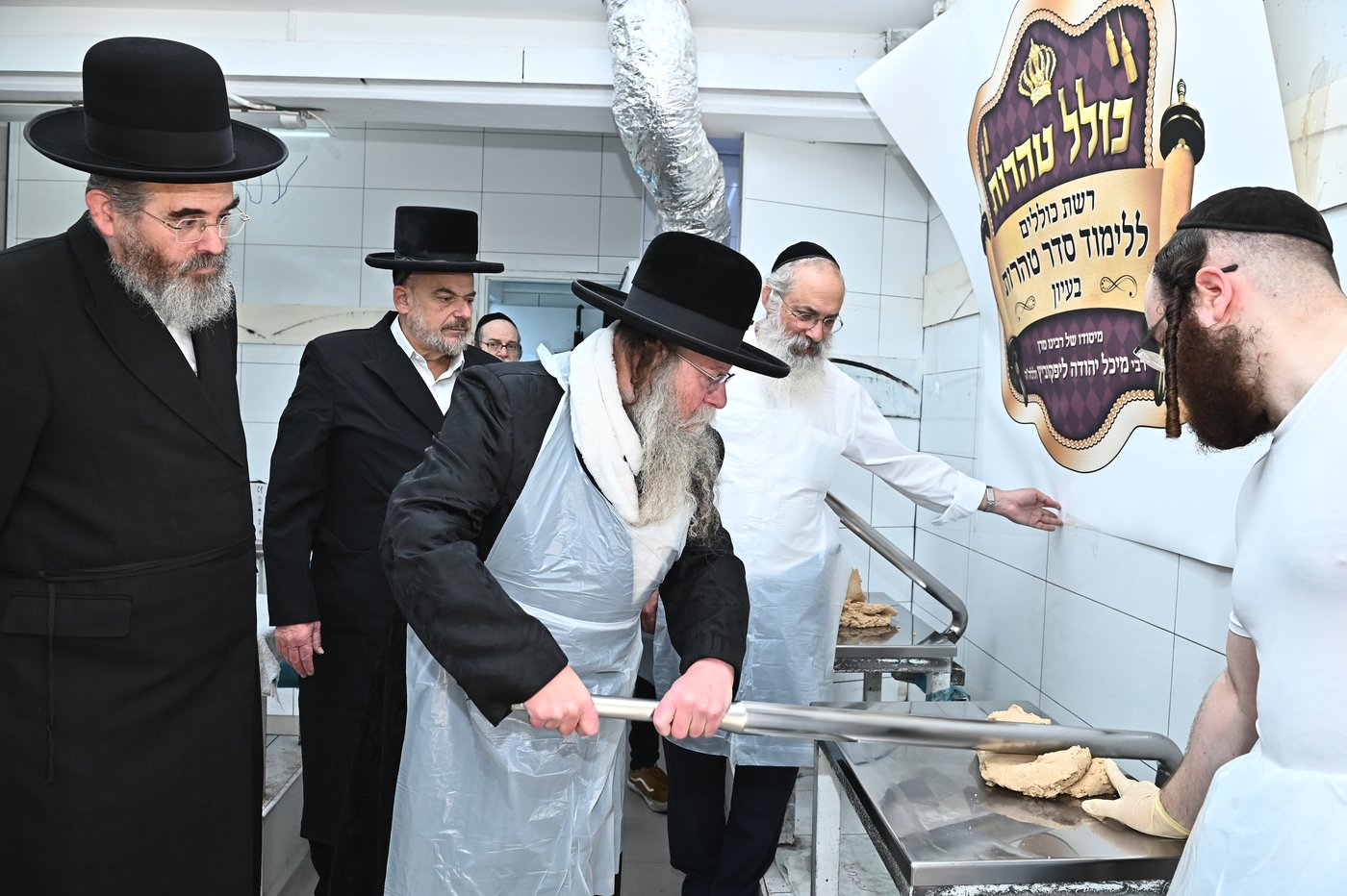 האדמו"ר מקוזמיר באפיית מצות