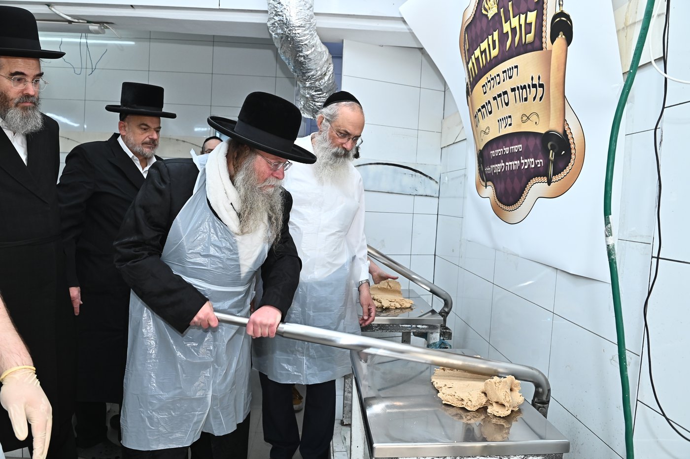 האדמו"ר מקוזמיר באפיית מצות