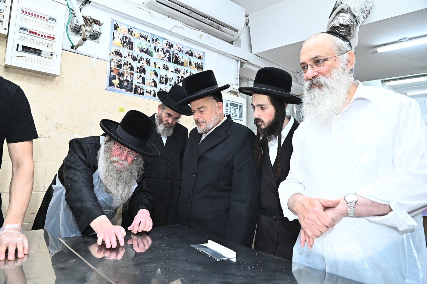 האדמו"ר מקוזמיר באפיית מצות