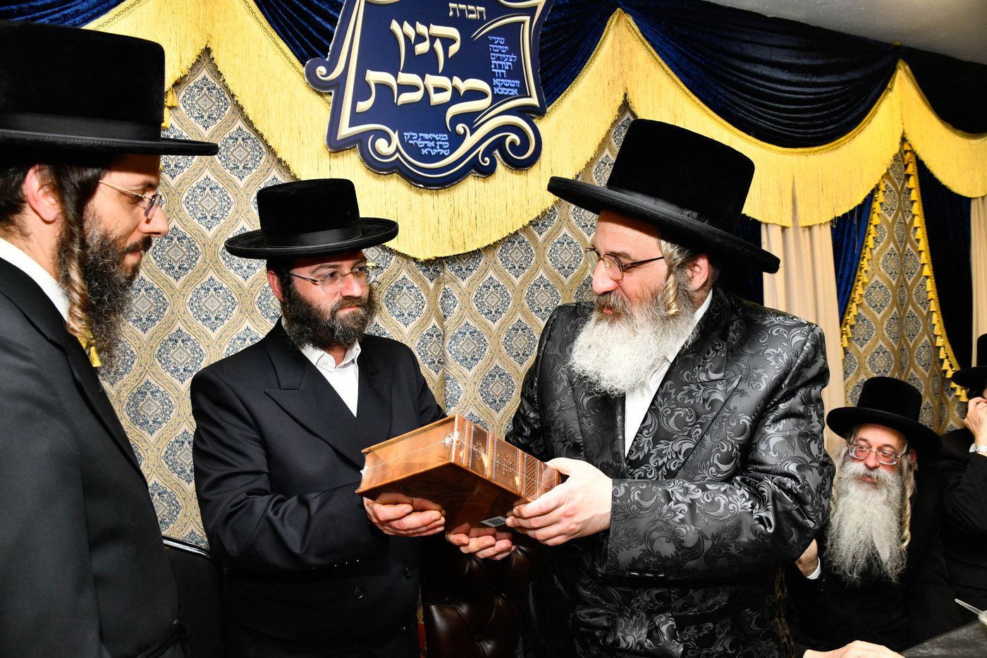 מעמד כבוד התורה בזוטשקא אמסנא