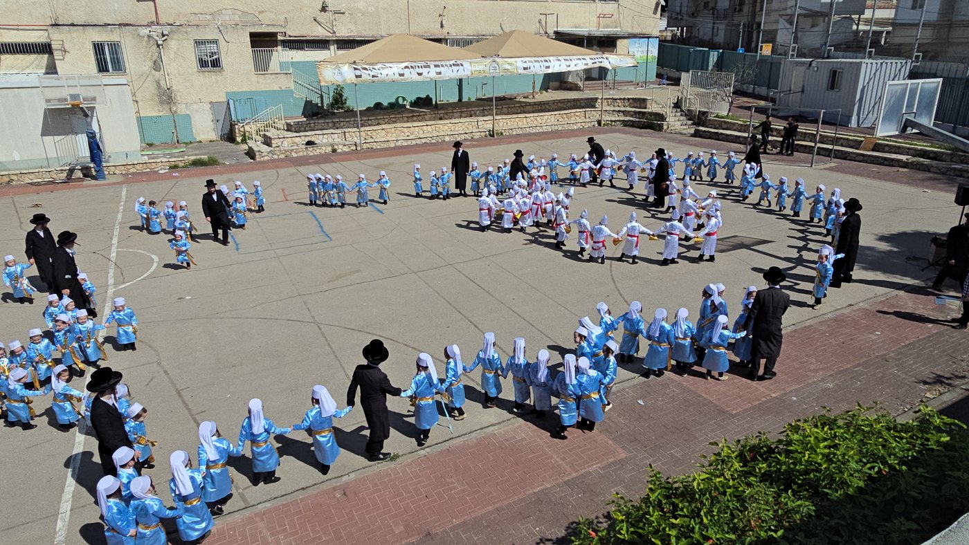 מסיבת פורים לילדי ת"ת כלל חסידי בפרדס כץ