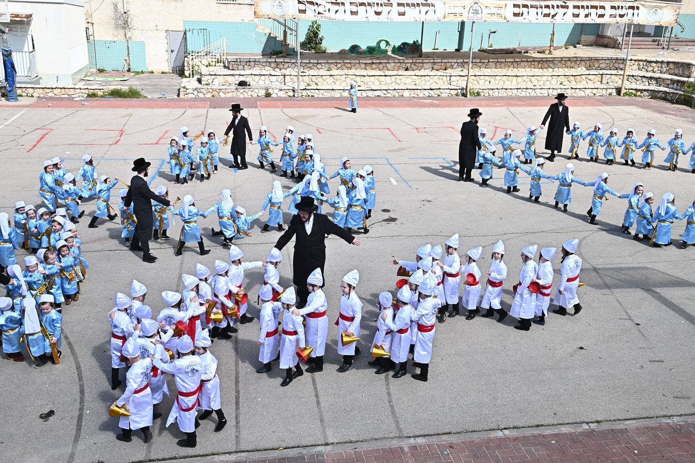 מסיבת פורים לילדי ת"ת כלל חסידי בפרדס כץ