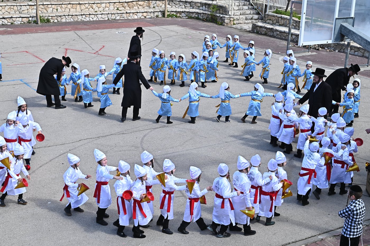 מסיבת פורים לילדי ת"ת כלל חסידי בפרדס כץ