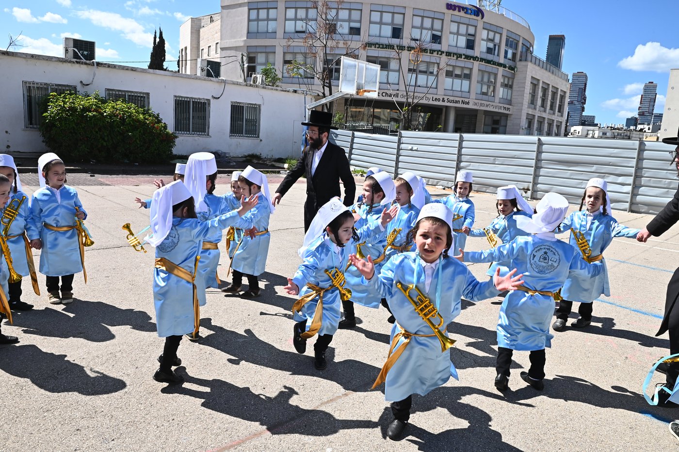 מסיבת פורים לילדי ת"ת כלל חסידי בפרדס כץ