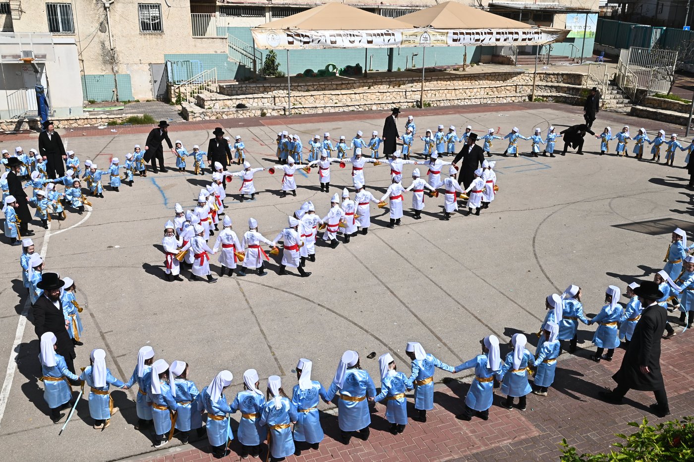 מסיבת פורים לילדי ת"ת כלל חסידי בפרדס כץ