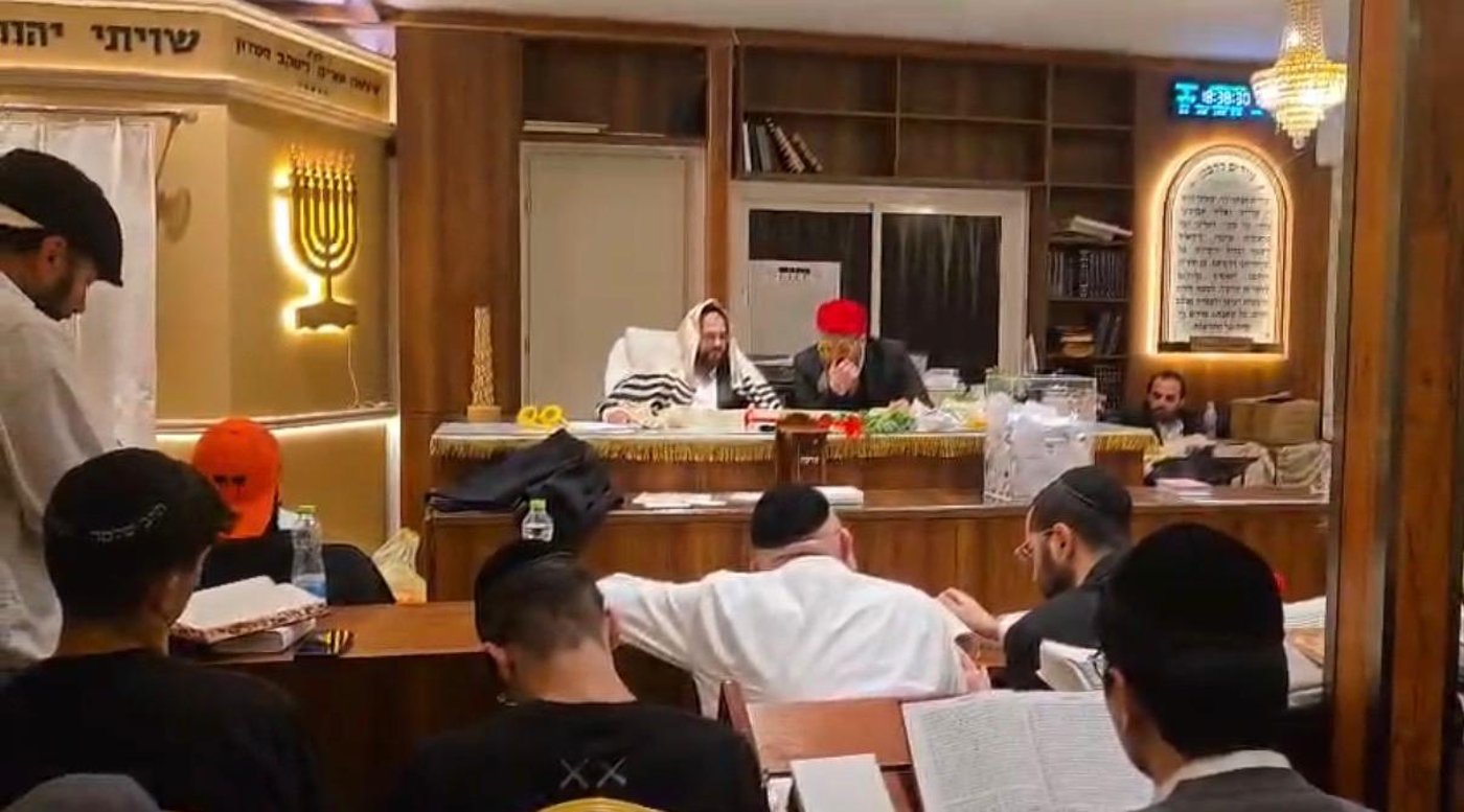 הגאון הינוקא בקריאת המגילה