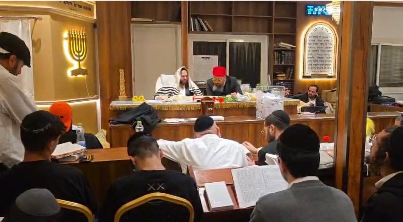 הגאון הינוקא בקריאת המגילה