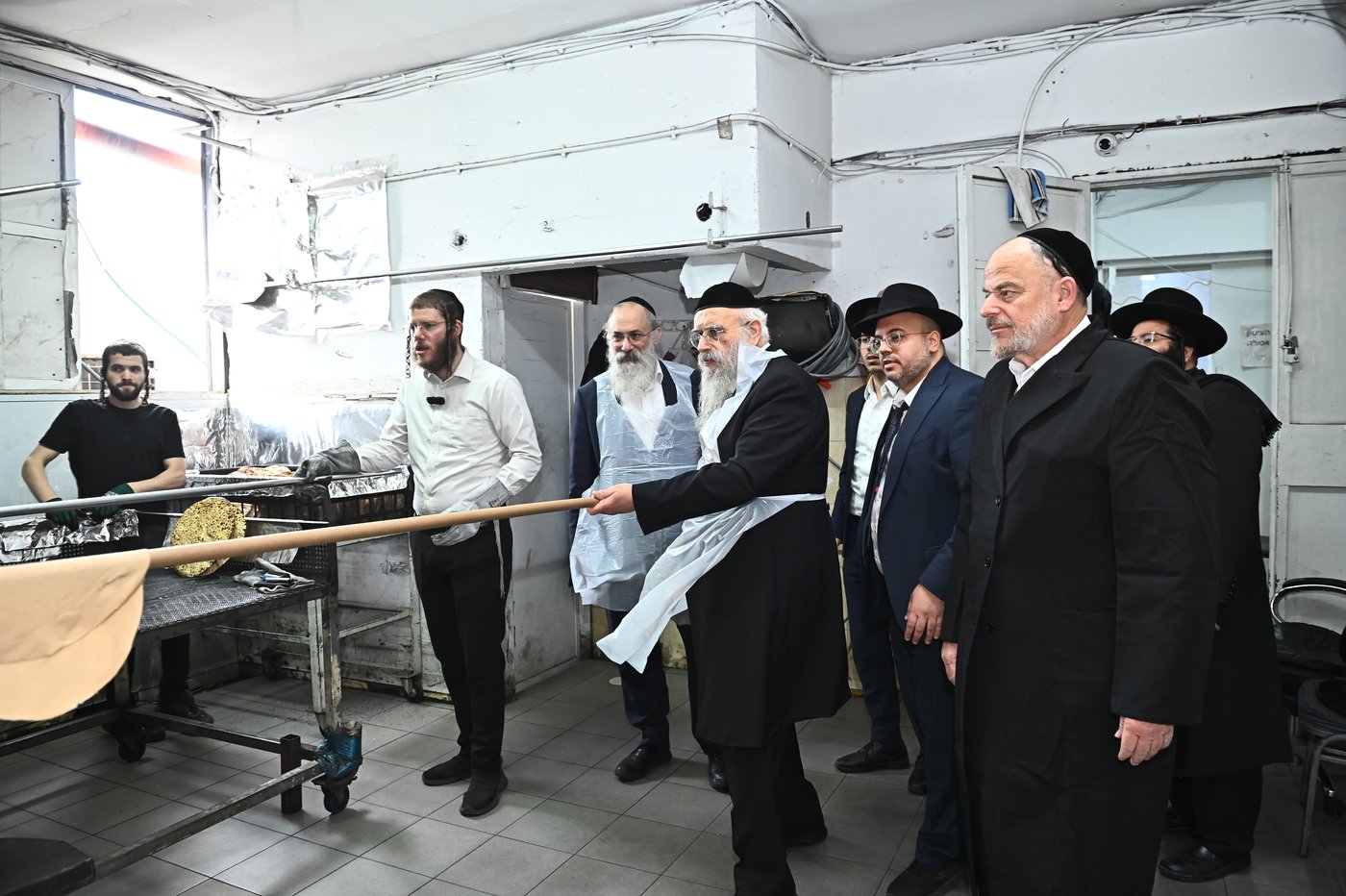 הגר"נ זכריהו באפיית מצות