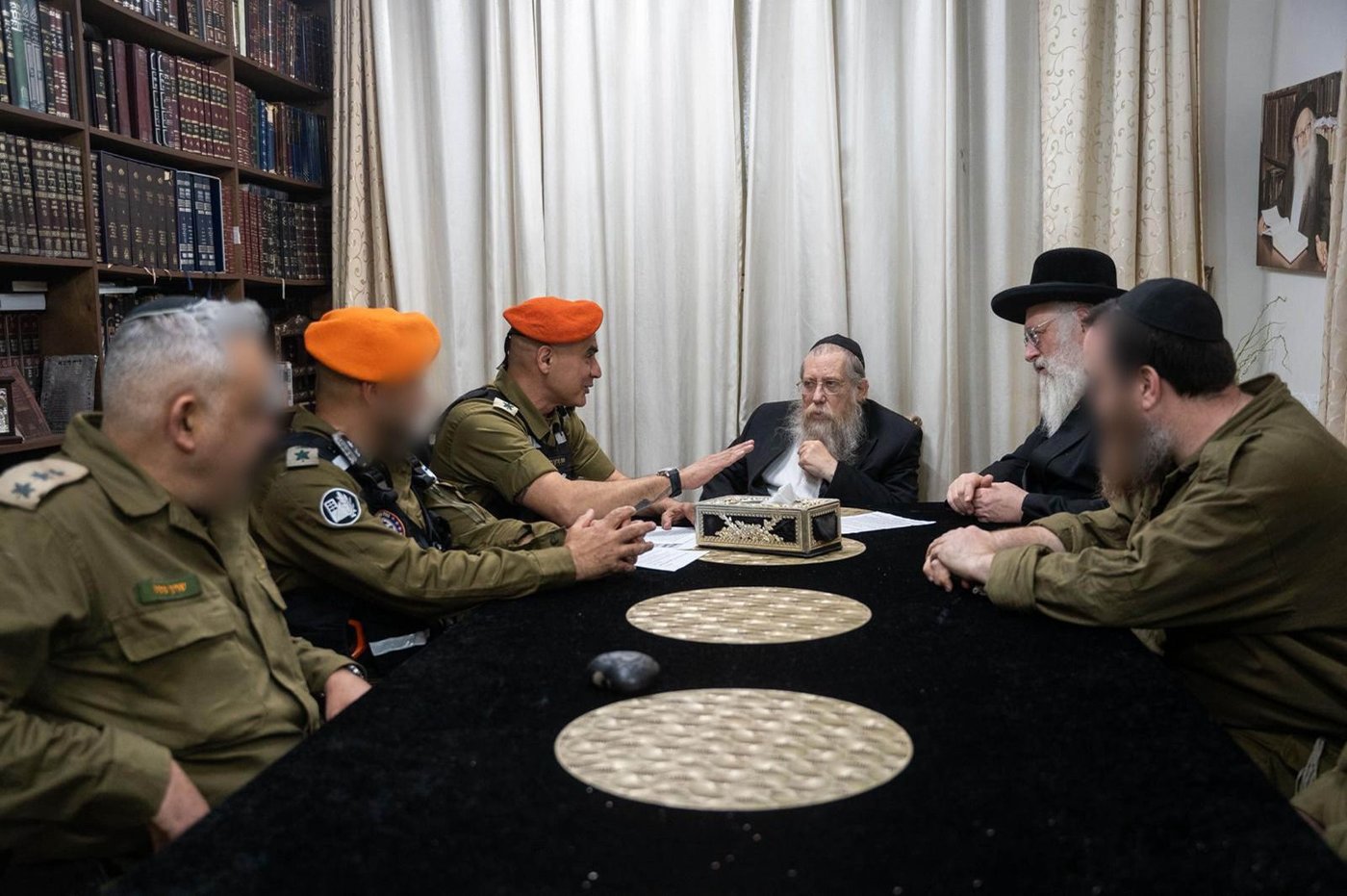 פגישתם של פיקוד העורף עם רבני העיר ב"ב