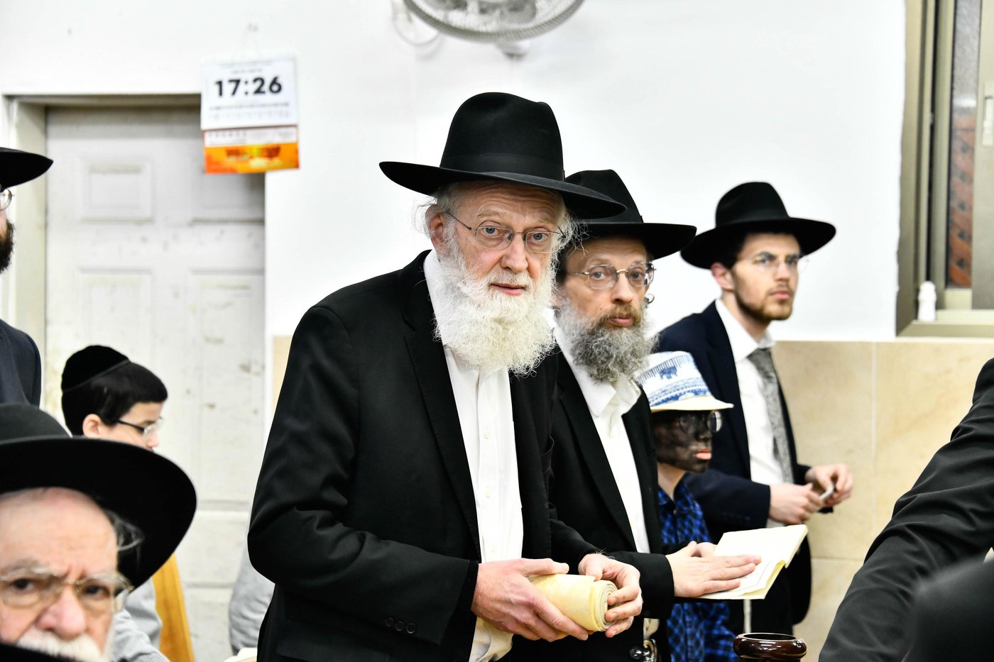 הגאון רבי אשר אריאלי בקריאת המגילה