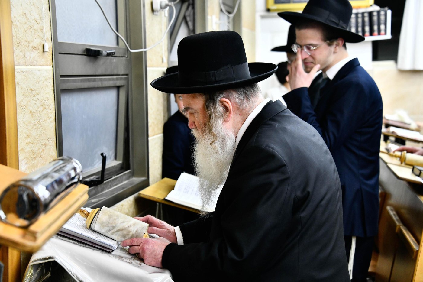 הגאון רבי מרדכי גרוס בקריאת המגילה