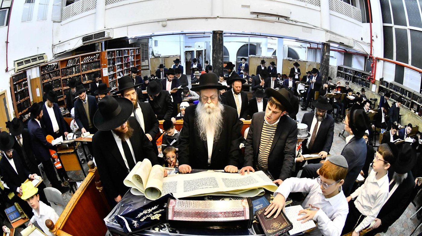 הגאון רבי שלמה קנייבסקי בקריאת המגילה