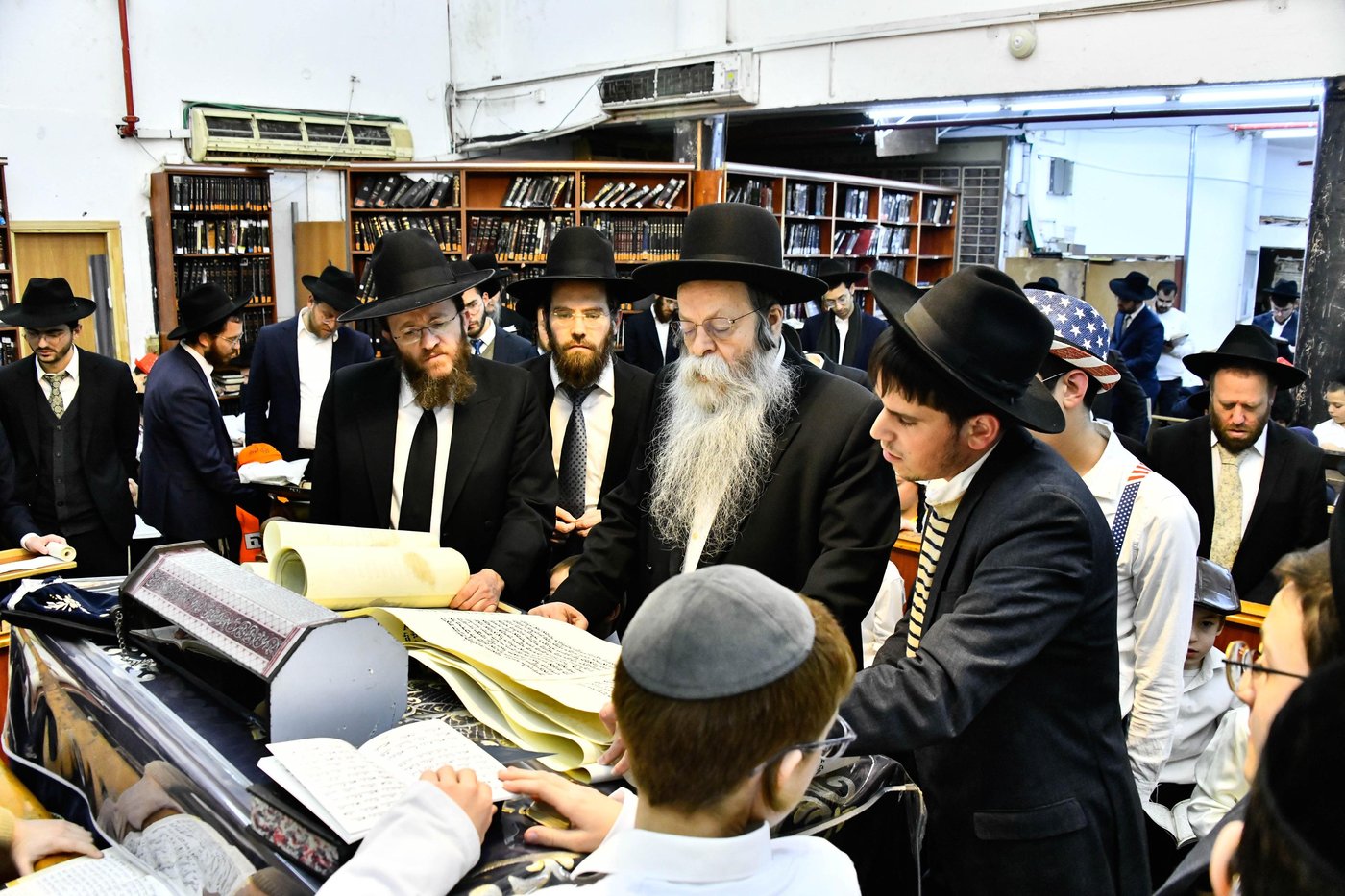 הגאון רבי שלמה קנייבסקי בקריאת המגילה