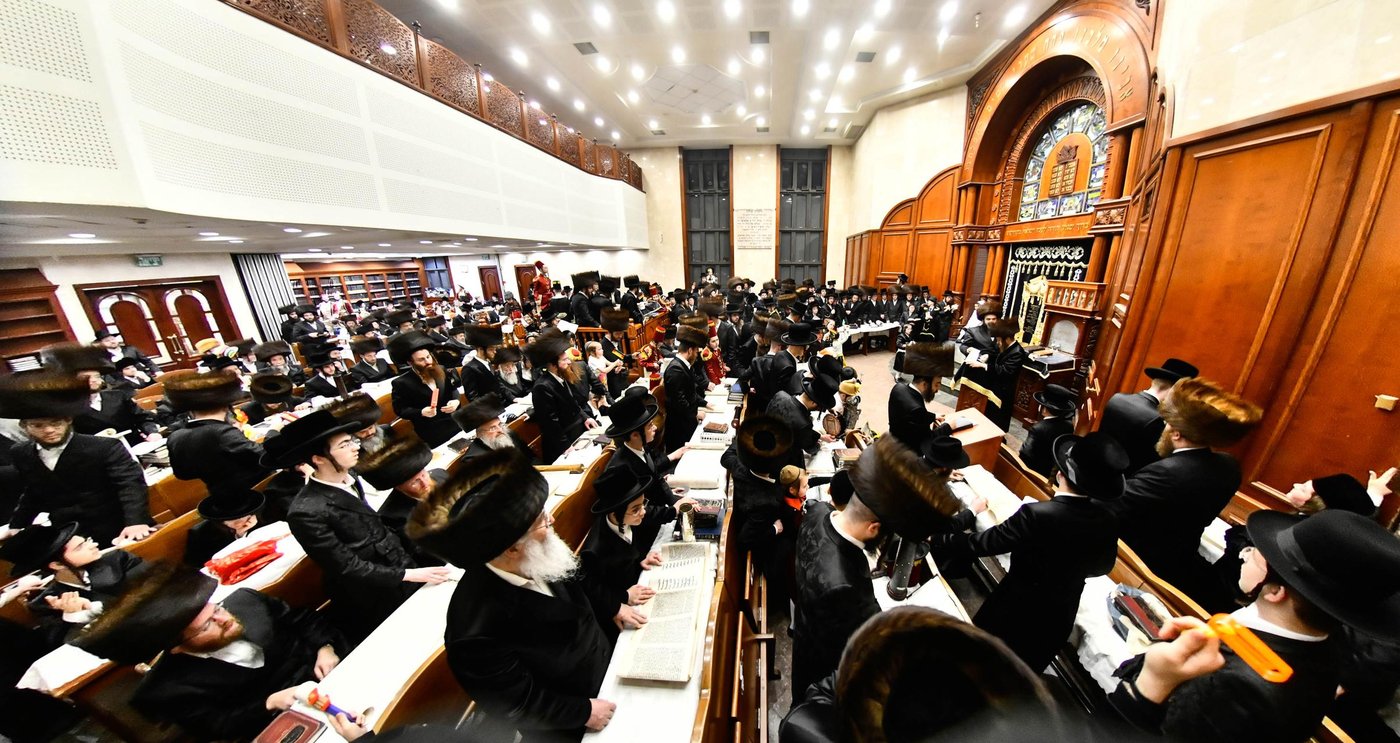 קריאת המגילה בחצה"ק סאדיגורה