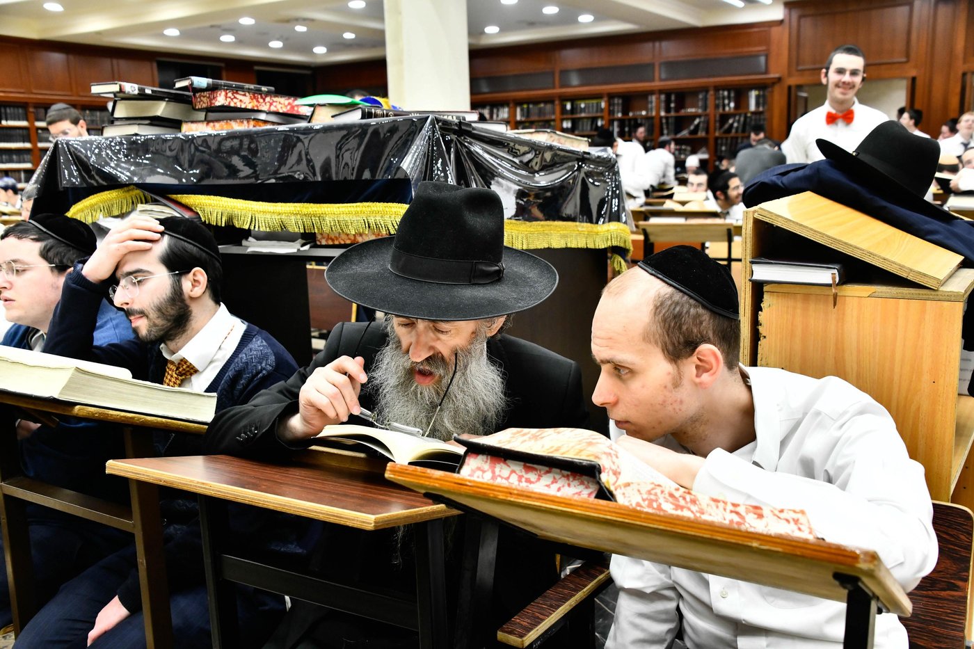 ליל פורים בישיבת בית מדרש עליון