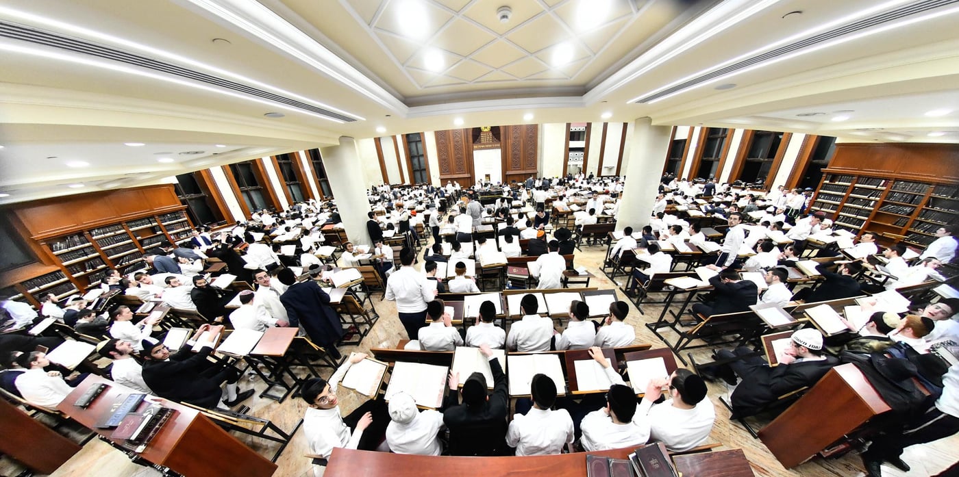 ליל פורים בישיבת בית מדרש עליון