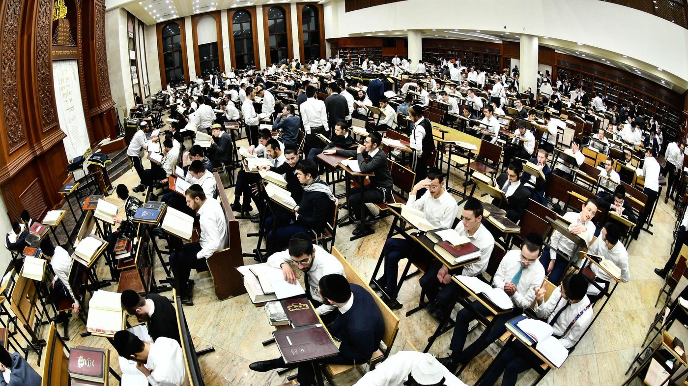 ליל פורים בישיבת בית מדרש עליון