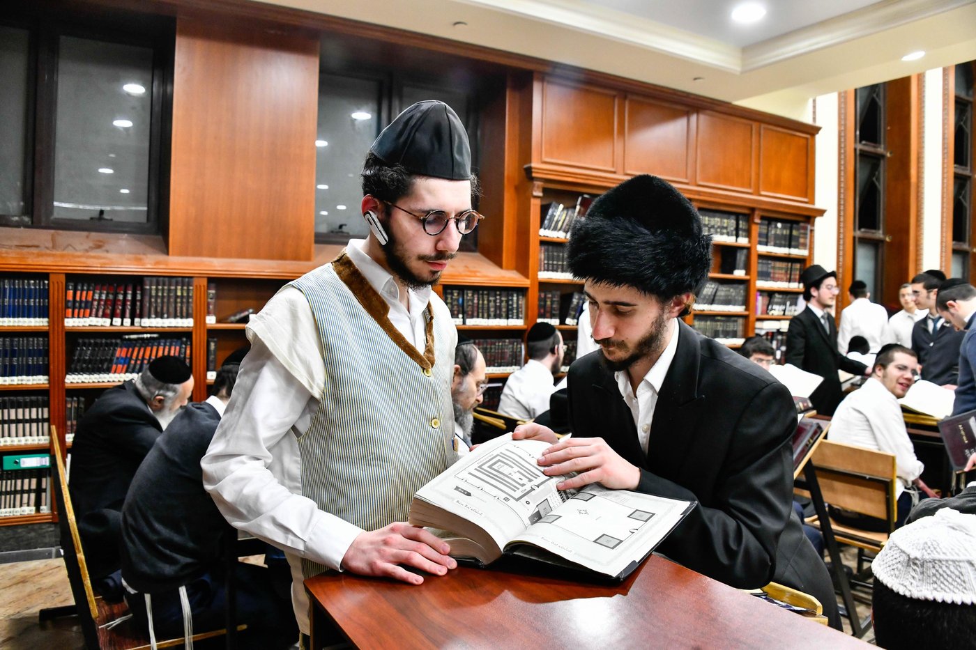 ליל פורים בישיבת בית מדרש עליון