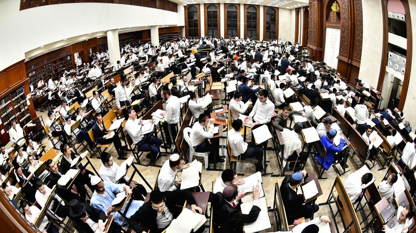 ליל פורים בישיבת בית מדרש עליון