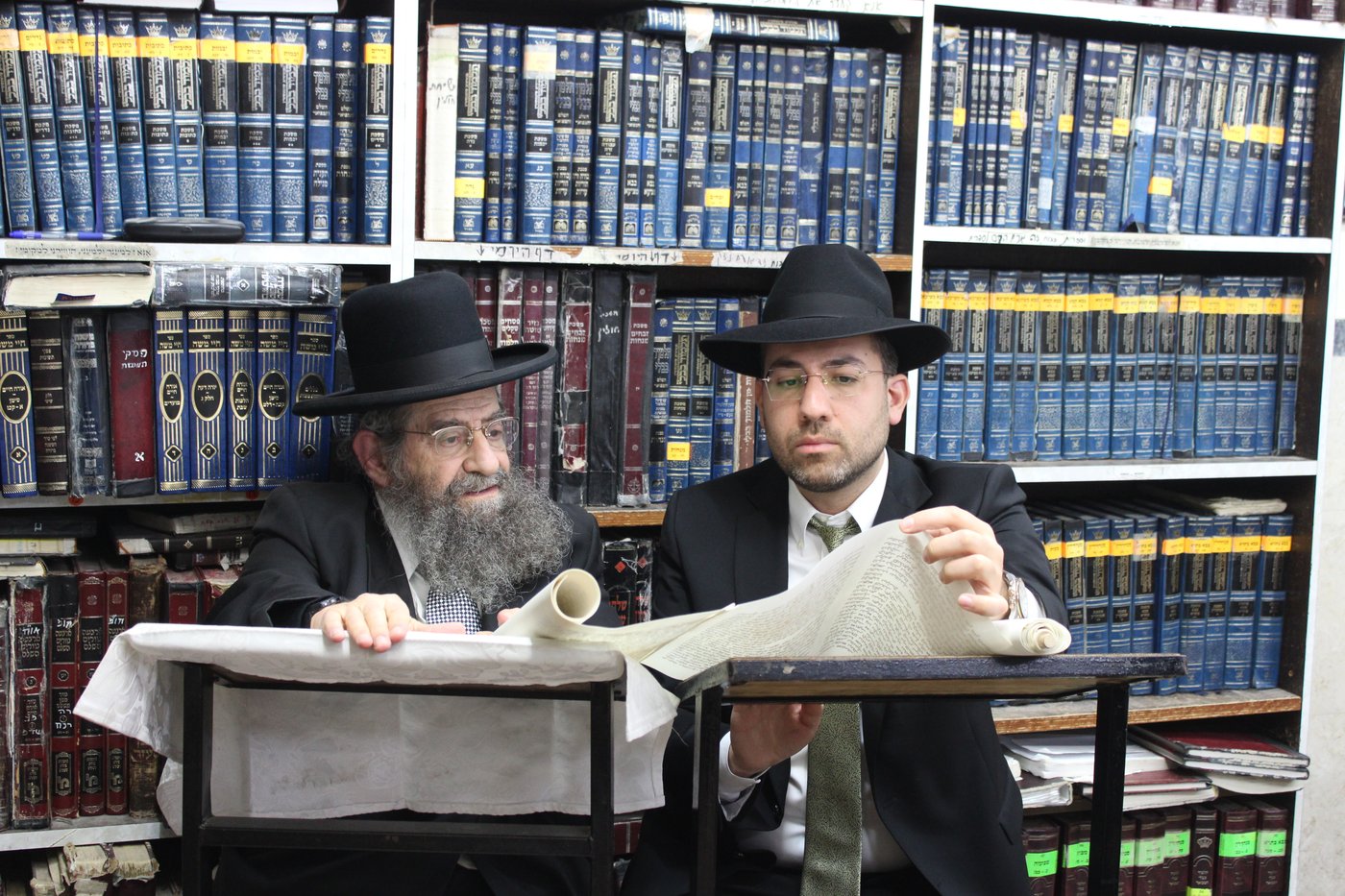 הגאון רבי מסעוד בן שמעון בקריאת המגילה