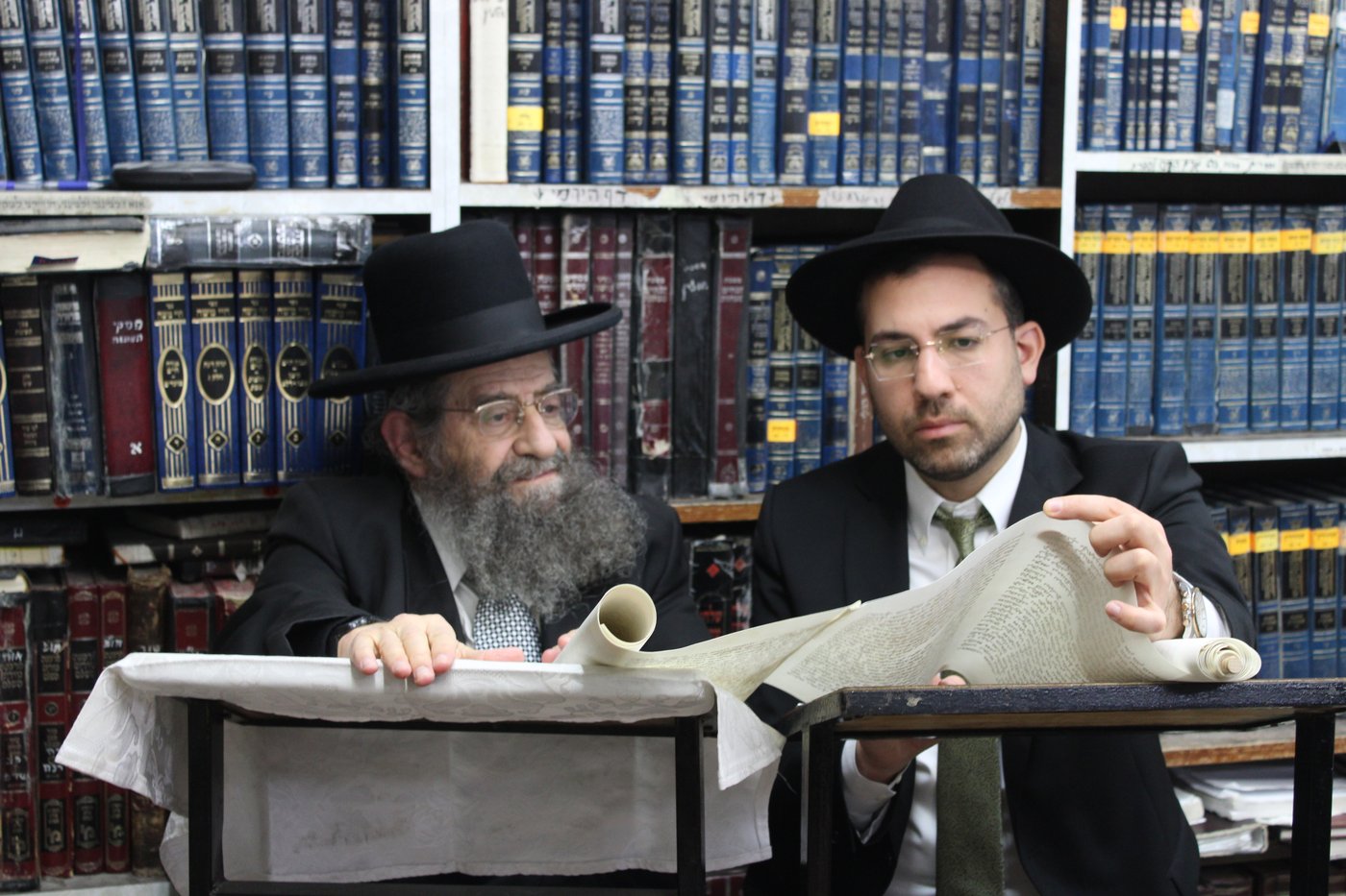 הגאון רבי מסעוד בן שמעון בקריאת המגילה