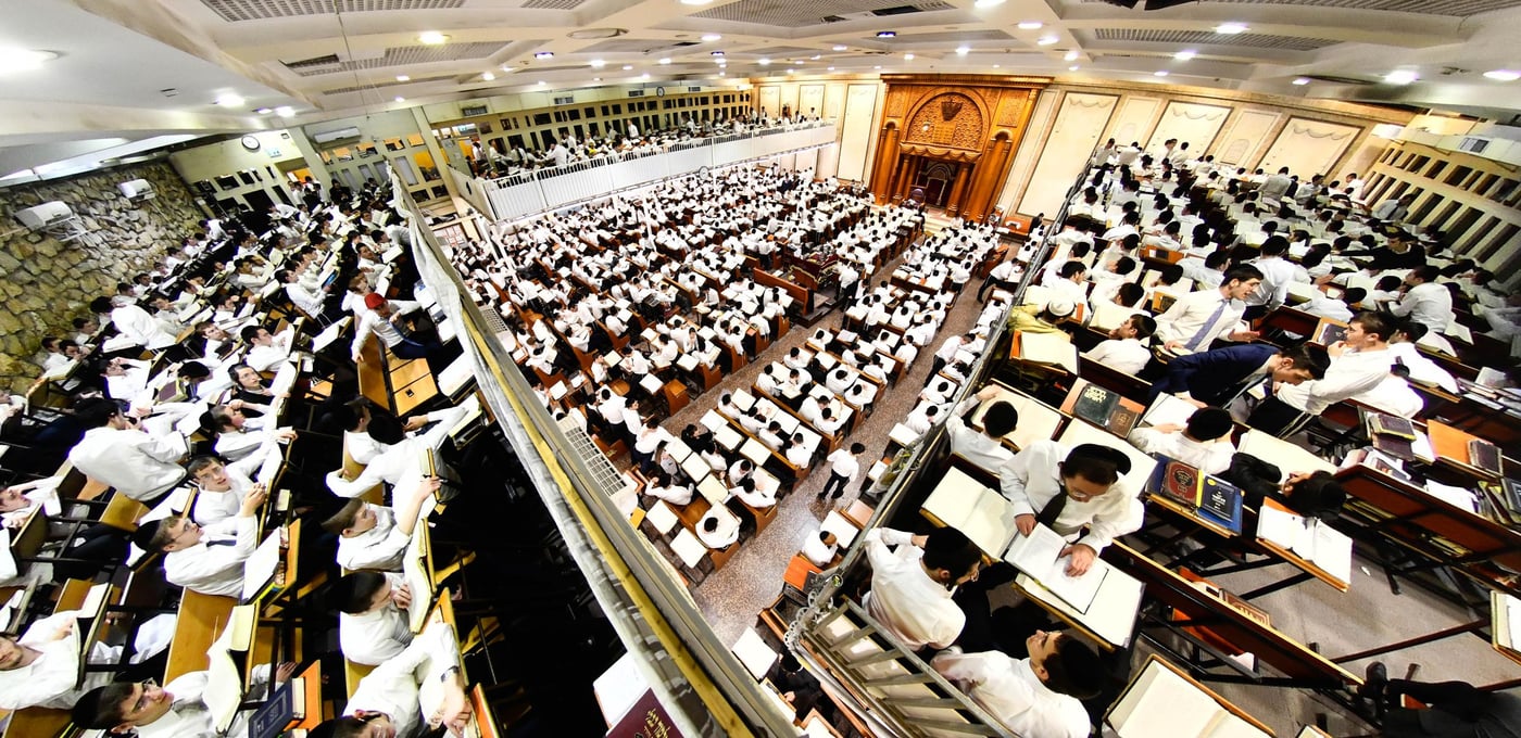 ליל פורים בישיבת פוניבז'