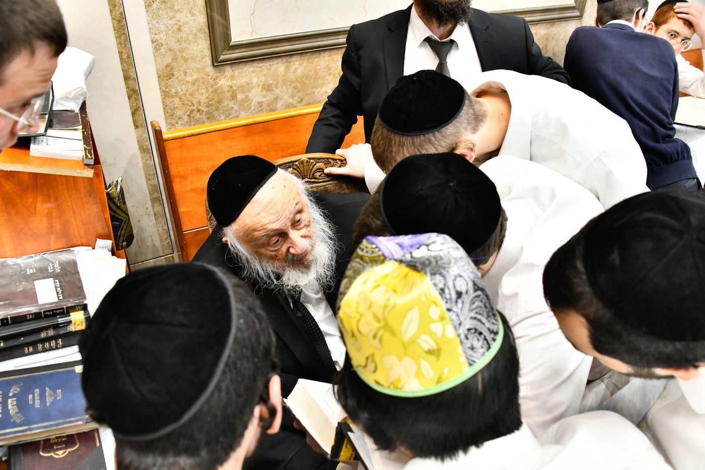 ליל פורים בישיבת פוניבז'