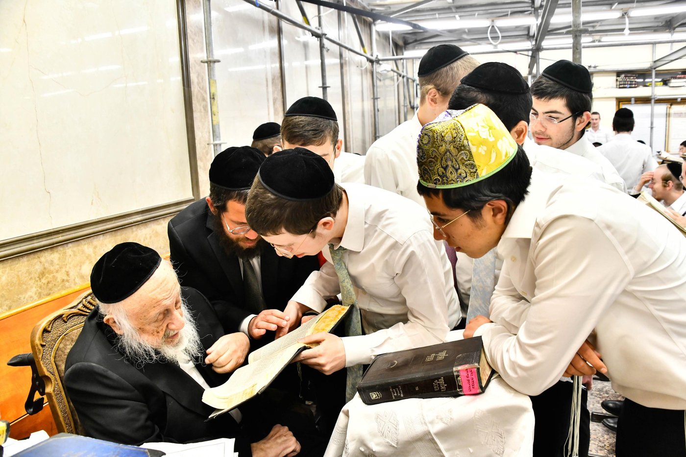 ליל פורים בישיבת פוניבז'