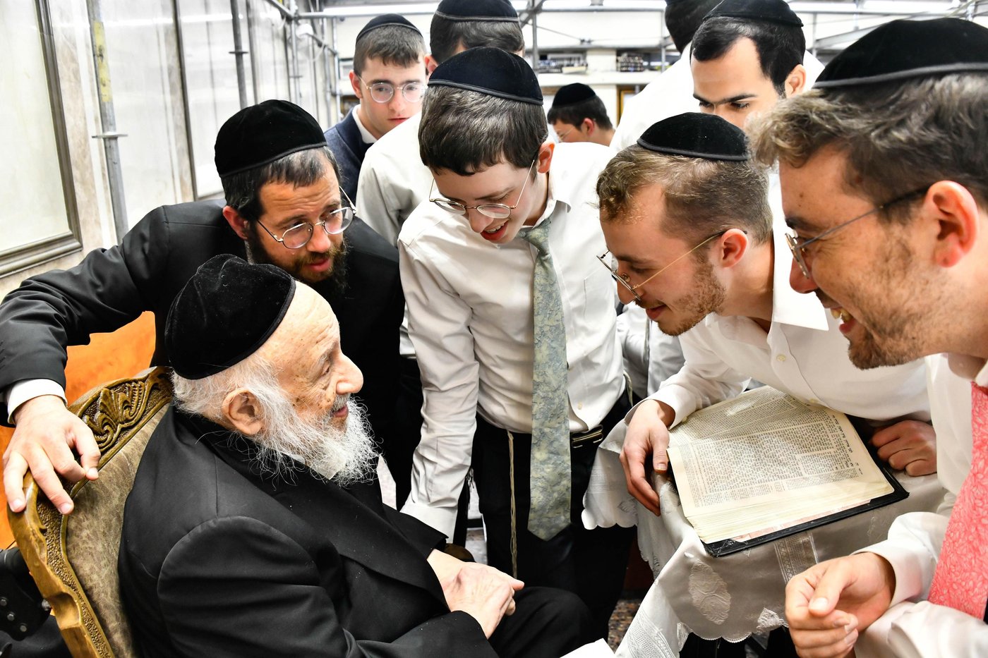 ליל פורים בישיבת פוניבז'