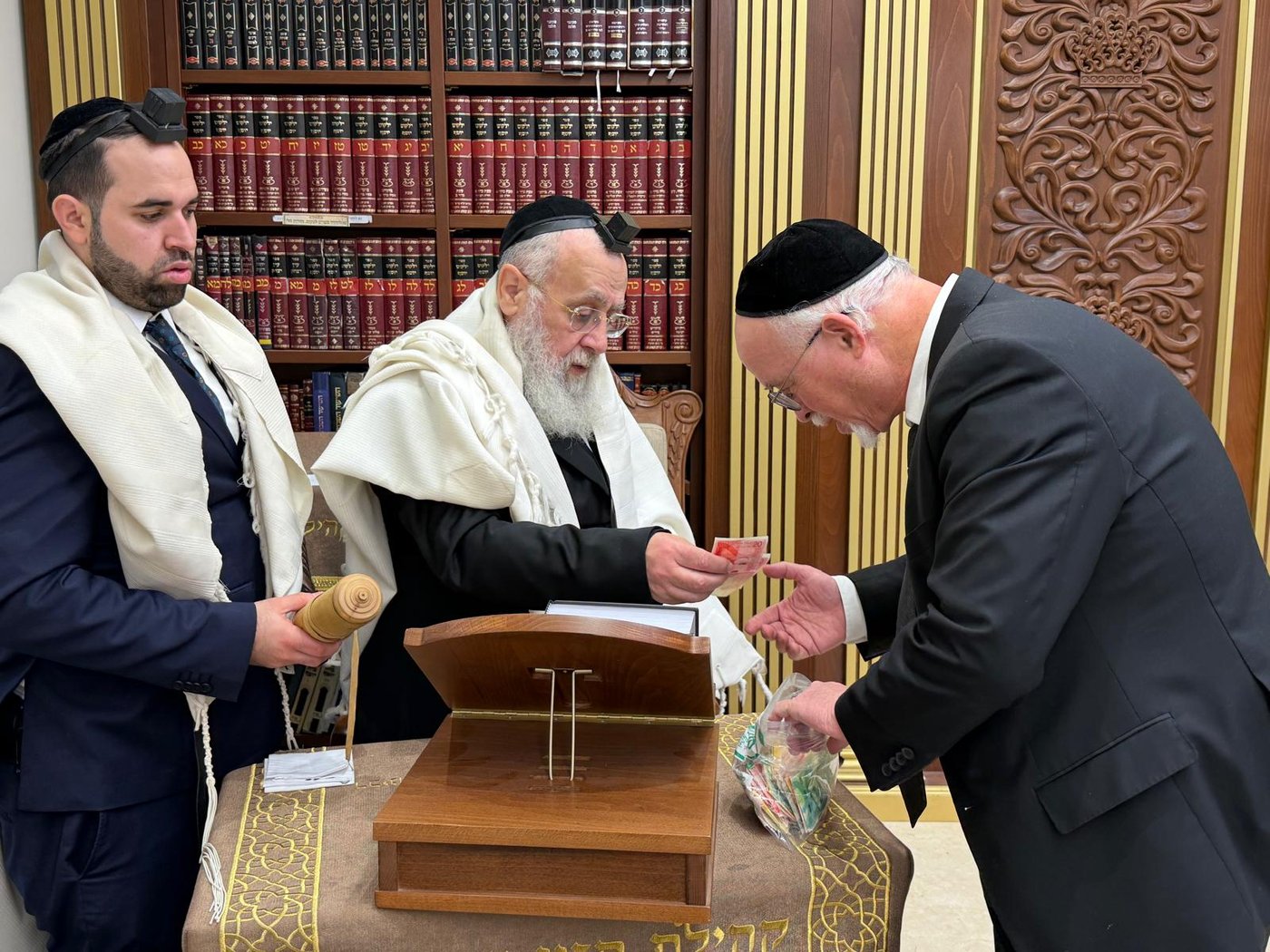 קריאת המגילה במעונו של הראש"ל