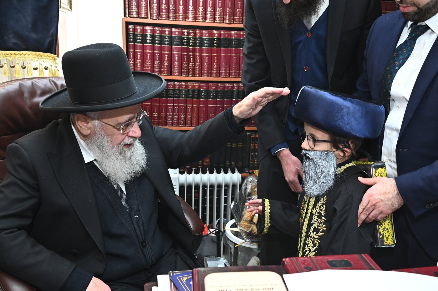 הראשל"צ הגר"י יוסף בפורים