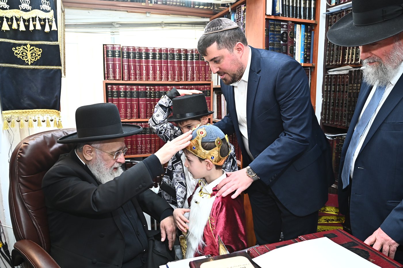 הראשל"צ הגר"י יוסף בפורים