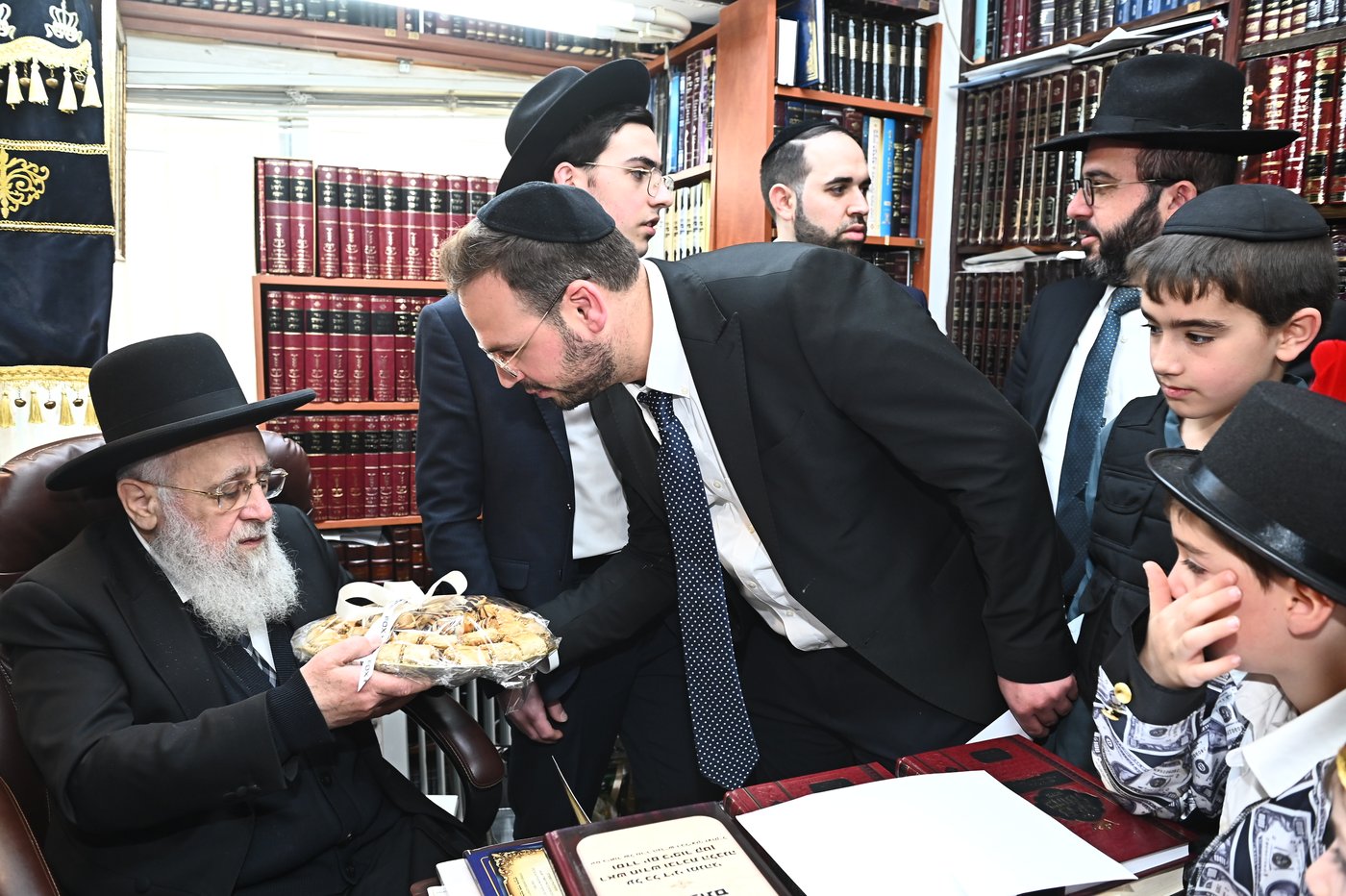 הראשל"צ הגר"י יוסף בפורים