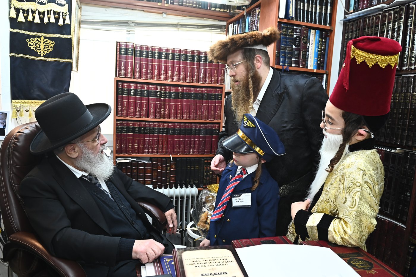 הראשל"צ הגר"י יוסף בפורים