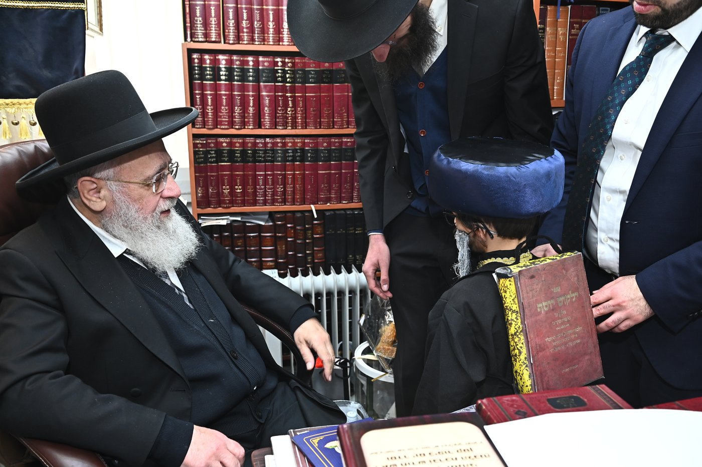 הראשל"צ הגר"י יוסף בפורים