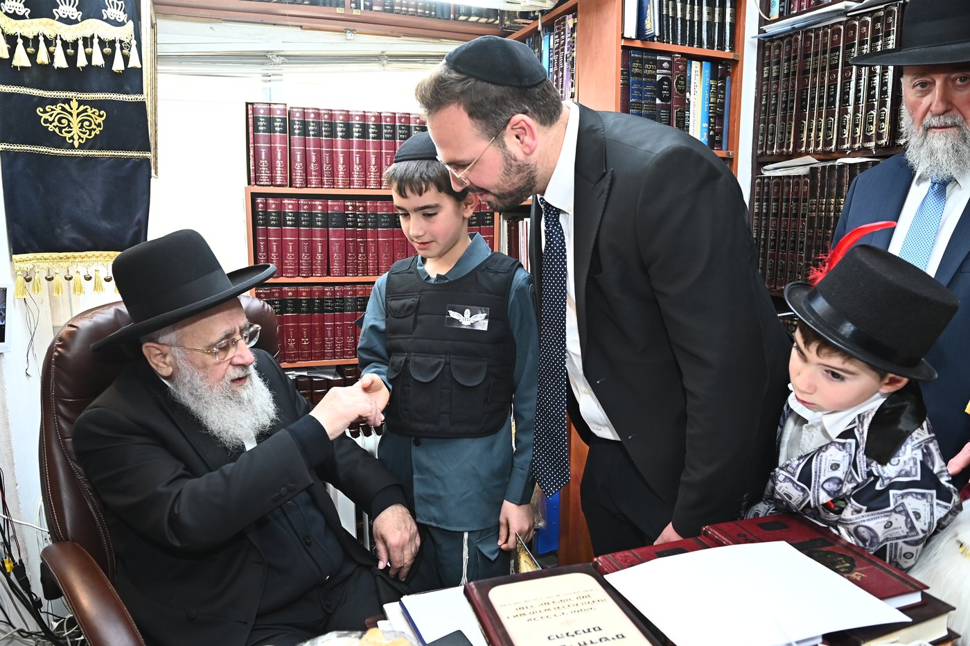 הראשל"צ הגר"י יוסף בפורים